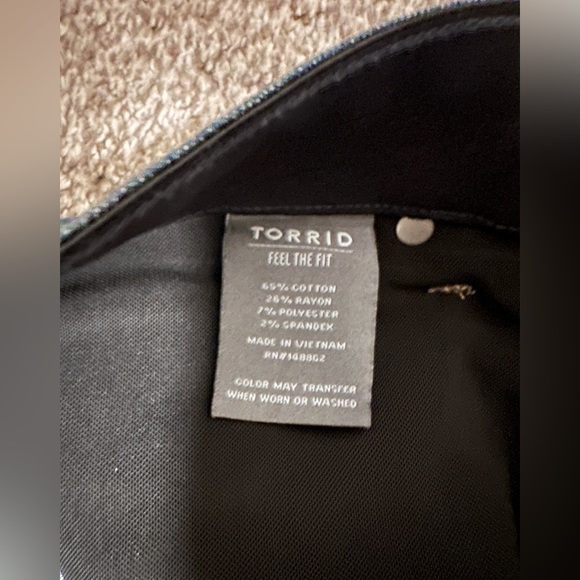NWOT Torrid bombshell skinny raw hem super skinny - Picture 6 of 9
